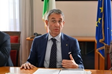 Il ministro dell'Ambiente Sergio Costa annuncia il progetto con il consorzio PolieCo, Anci e Federfarma